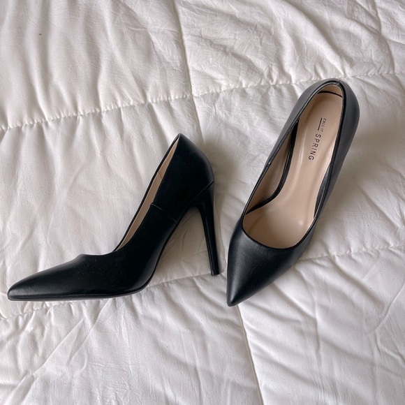 Black High Heel - Picture 1 of 4